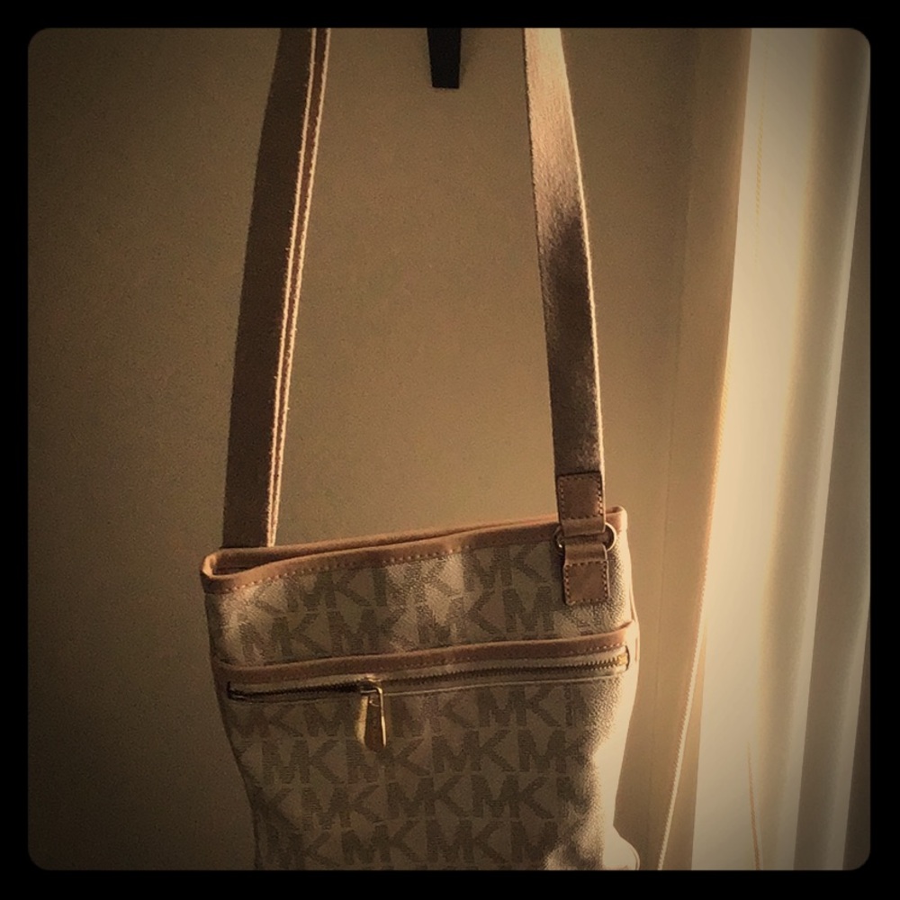 Signature MK CROSSBODY